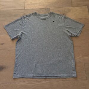 Nike Men’s Gray Short Sleeve Dri-FIT Athletic Tee Tshirt size XL